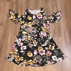 Oddy cold-shoulder dress with pockets